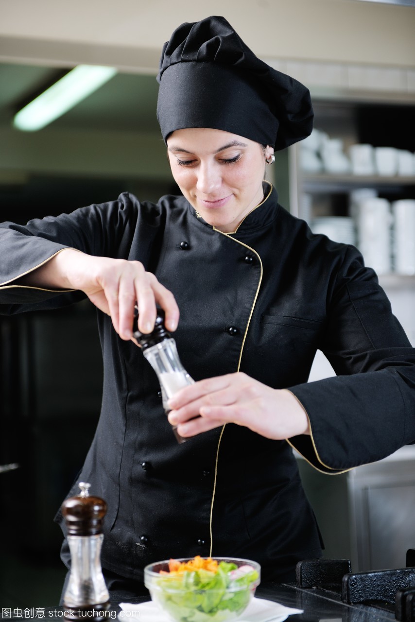 厨房里的微笑 一份佳肴，一份欢愉